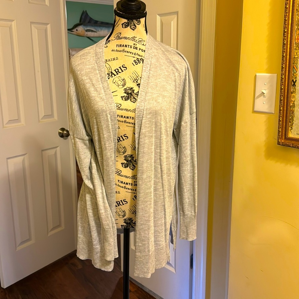 ninewest light gray sweater medium in good condition used